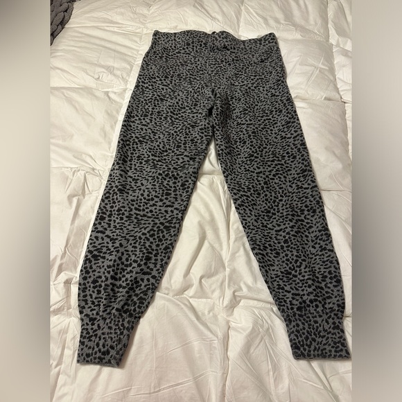 Monrow Mini Leopard Sport Cashmere Blend Sweatpants - NWT - Size L - Picture 5 of 11